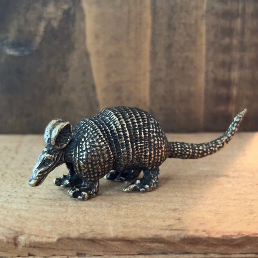 BG7-Miniature brass metal armadillo animal figurine